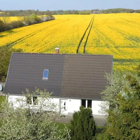 Kleines Haus Am Feld Villa Rehna Exterior photo